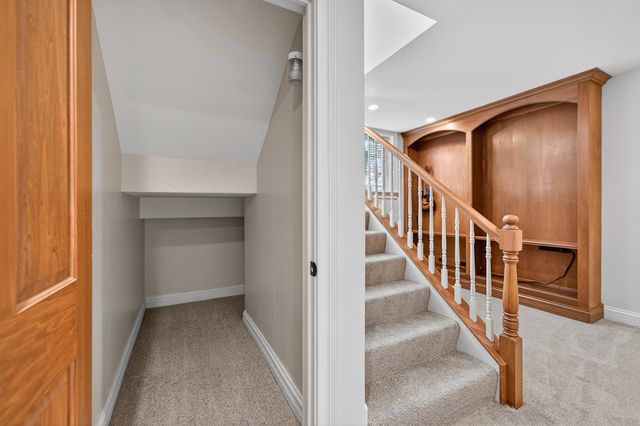 122 N 11th Avenue, St. Charles, IL 60174