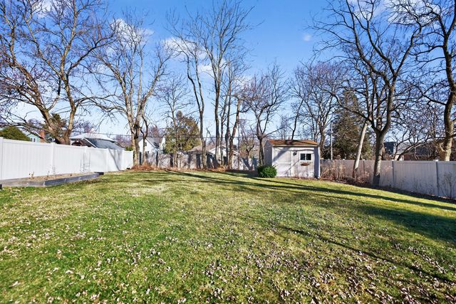 122 N 11th Avenue, St. Charles, IL 60174