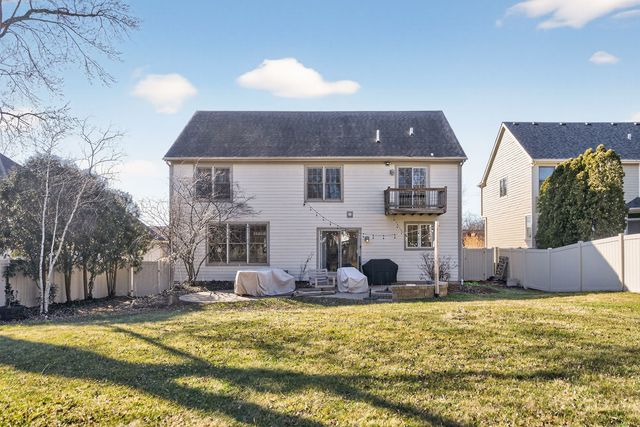 122 N 11th Avenue, St. Charles, IL 60174