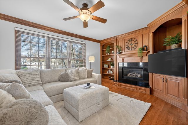 122 N 11th Avenue, St. Charles, IL 60174