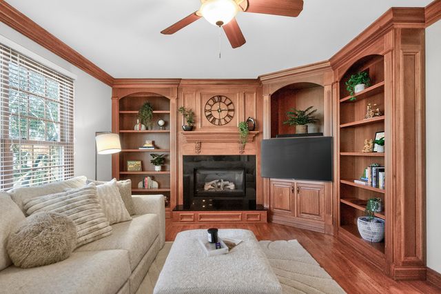 122 N 11th Avenue, St. Charles, IL 60174