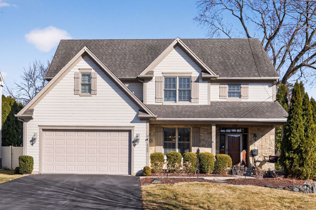 122 N 11th Avenue, St. Charles, IL 60174