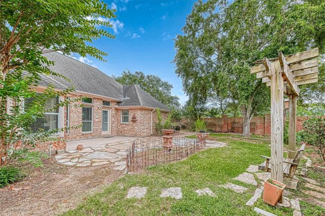 5213 Cottonwood Creek Lane, League City, TX 77573