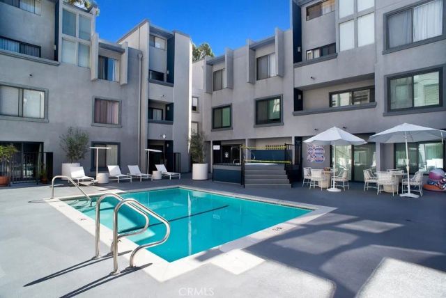 1940 N Highland, Los Angeles, CA 90068