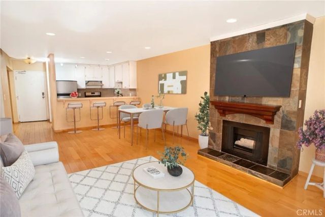 1940 N Highland, Los Angeles, CA 90068