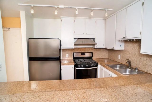 1940 N Highland, Los Angeles, CA 90068