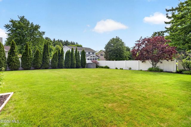 23 Rolling Hills Road, Colonie, NY 12309