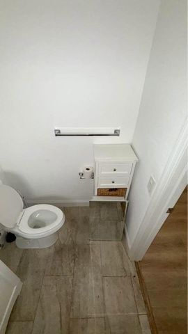 800 Moffett Street 3, Hallandale Beach, FL 33009