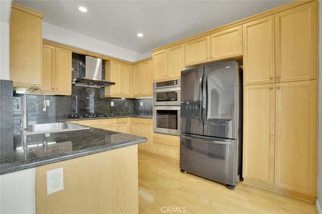 2889 Plaza Del Amo, Torrance, CA 90503