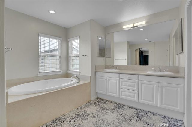 2889 Plaza Del Amo, Torrance, CA 90503