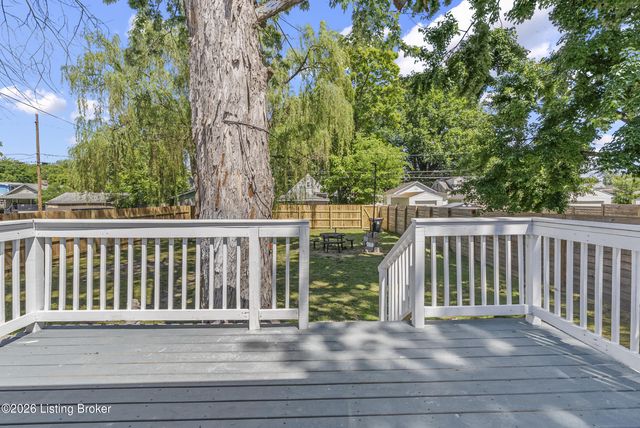 3703 Kahlert Ave, Louisville, KY 40215