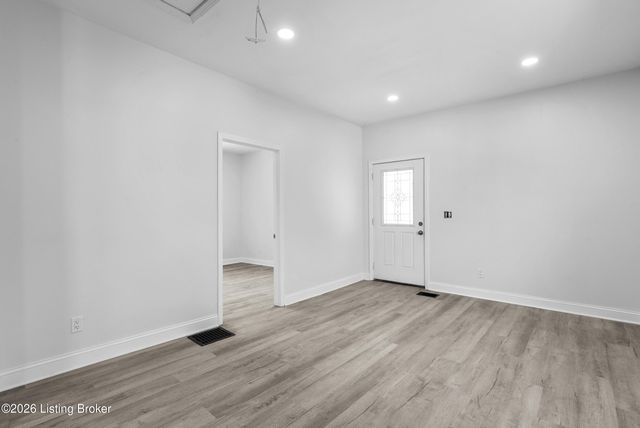 3703 Kahlert Ave, Louisville, KY 40215