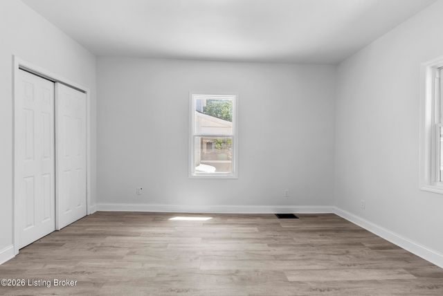 3703 Kahlert Ave, Louisville, KY 40215