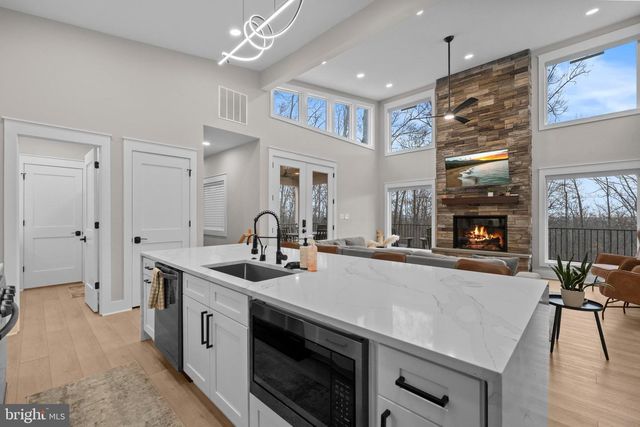 13549 HANGING ROCK LN, Lovettsville, VA 20180