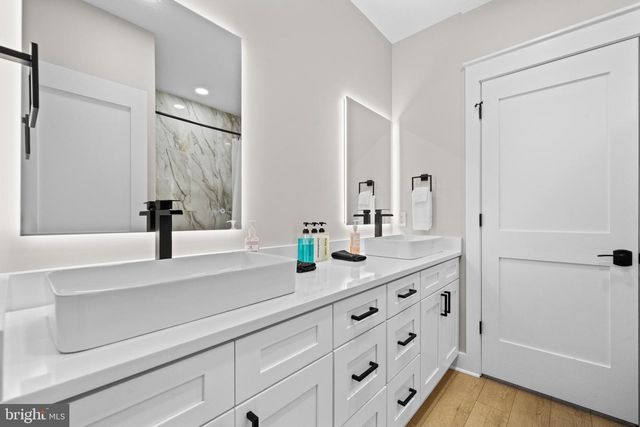 13549 HANGING ROCK LN, Lovettsville, VA 20180