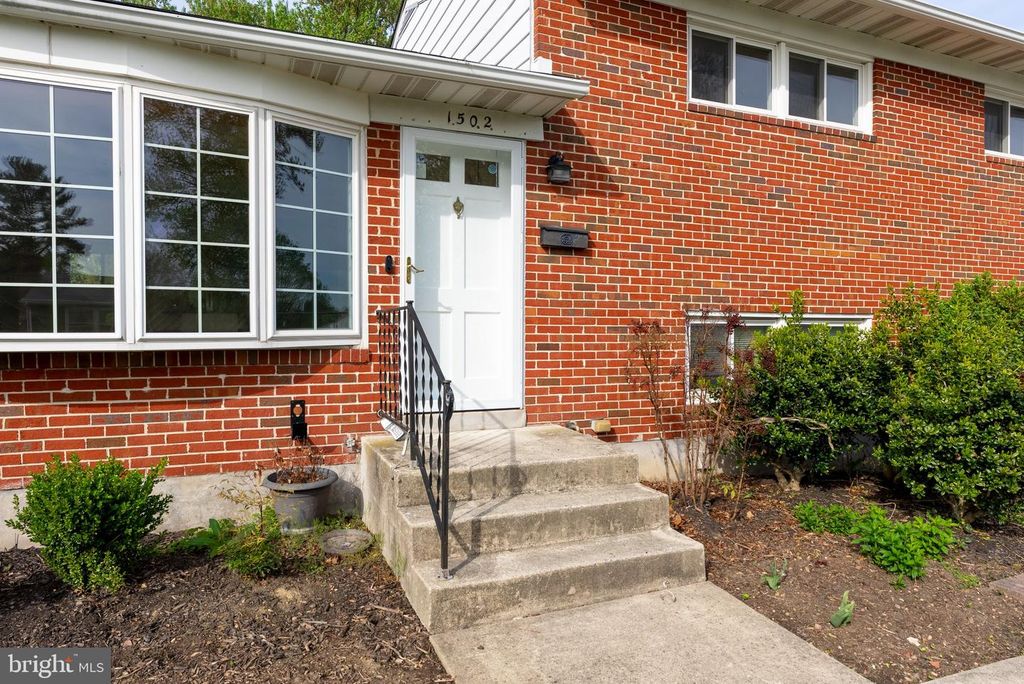 Image 4 of property listing at 1502 MELTON RD, Lutherville Timonium, MD 21093