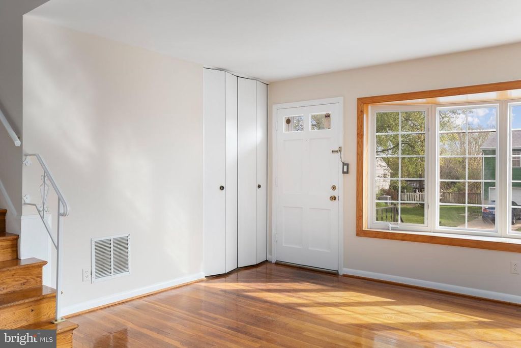 Image 8 of property listing at 1502 MELTON RD, Lutherville Timonium, MD 21093