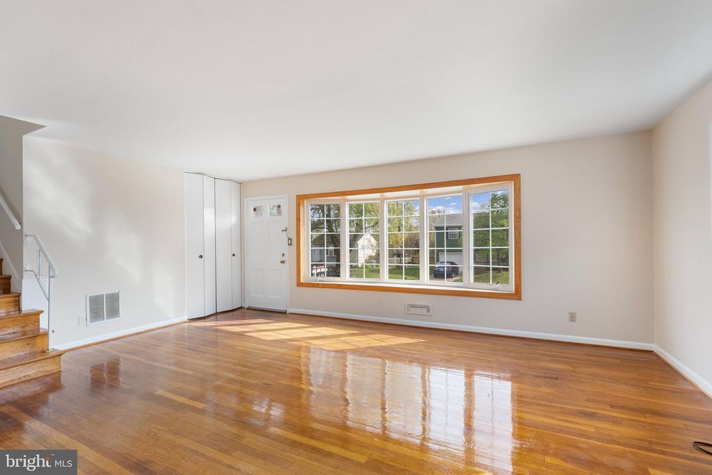 Image 9 of property listing at 1502 MELTON RD, Lutherville Timonium, MD 21093