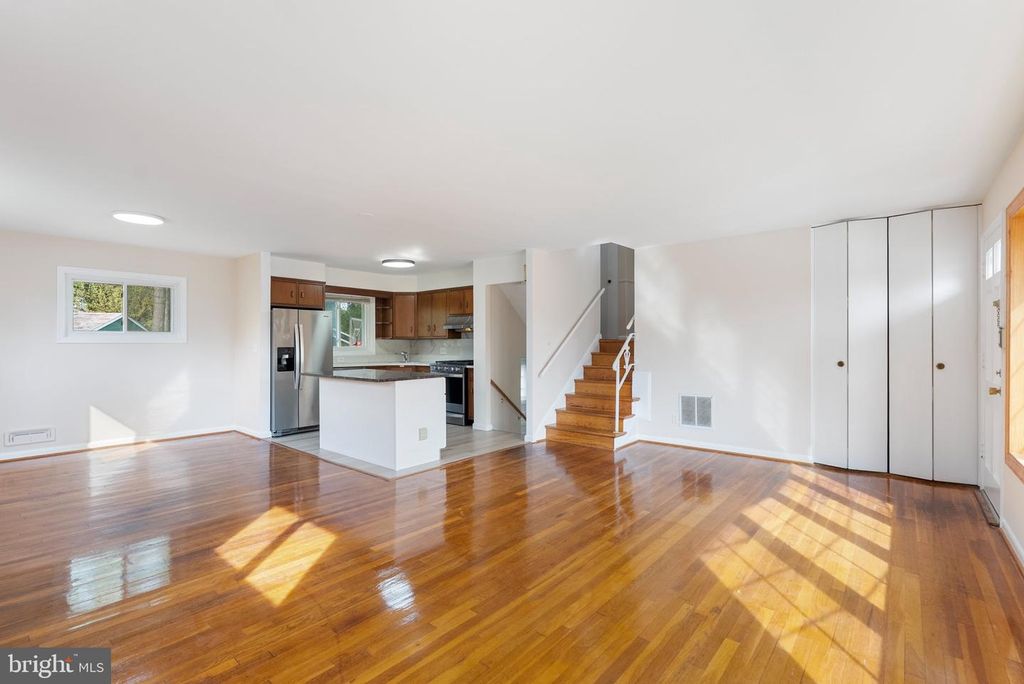 Image 10 of property listing at 1502 MELTON RD, Lutherville Timonium, MD 21093