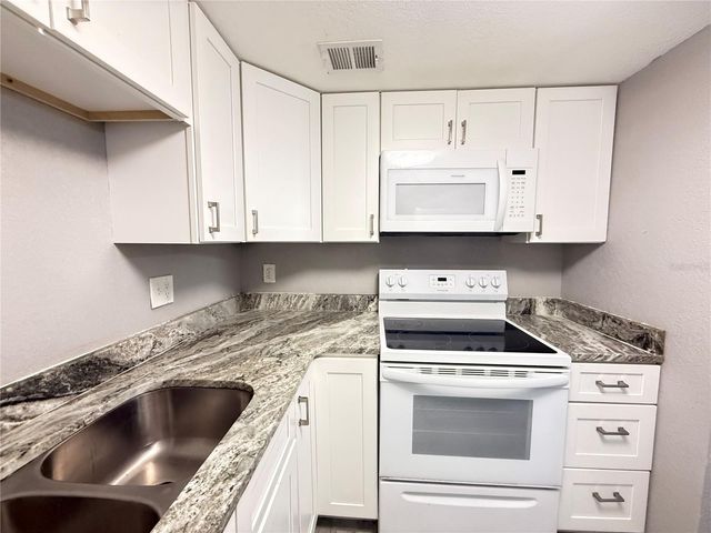 950 LAKE DESTINY ROAD B, Altamonte Springs, FL 32714