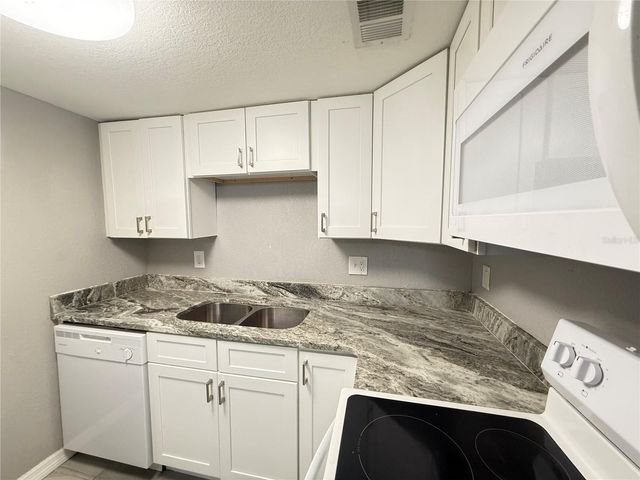 950 LAKE DESTINY ROAD B, Altamonte Springs, FL 32714