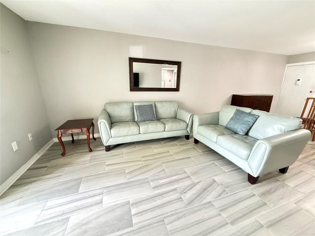 950 LAKE DESTINY ROAD B, Altamonte Springs, FL 32714