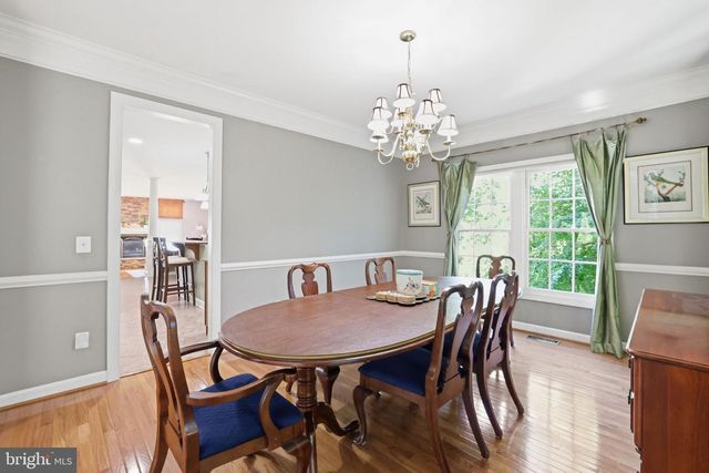 5767 BUSH HILL DR, Alexandria, VA 22310