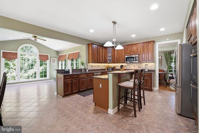 5767 BUSH HILL DR, Alexandria, VA 22310