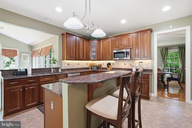 5767 BUSH HILL DR, Alexandria, VA 22310