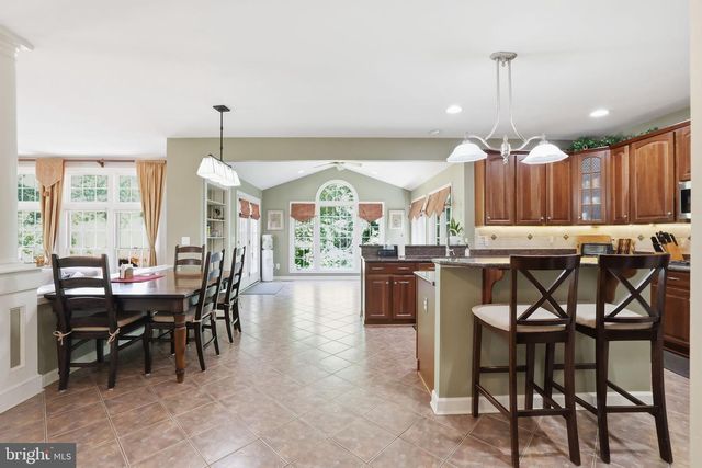 5767 BUSH HILL DR, Alexandria, VA 22310