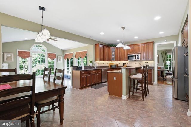 5767 BUSH HILL DR, Alexandria, VA 22310