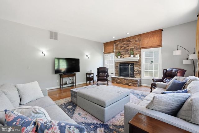 5767 BUSH HILL DR, Alexandria, VA 22310