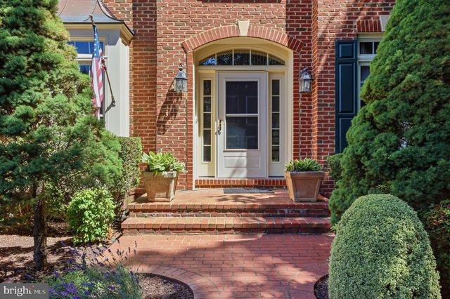 5767 BUSH HILL DR, Alexandria, VA 22310