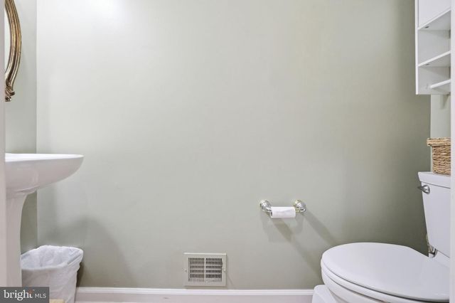 5767 BUSH HILL DR, Alexandria, VA 22310