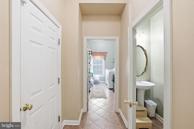 5767 BUSH HILL DR, Alexandria, VA 22310