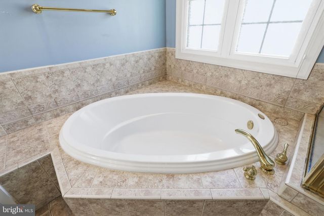 5767 BUSH HILL DR, Alexandria, VA 22310