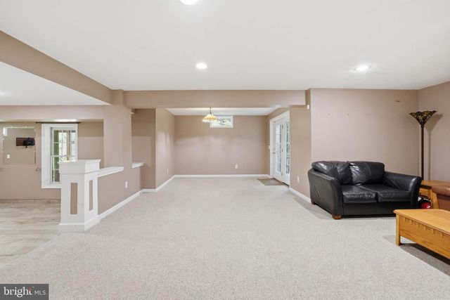 5767 BUSH HILL DR, Alexandria, VA 22310