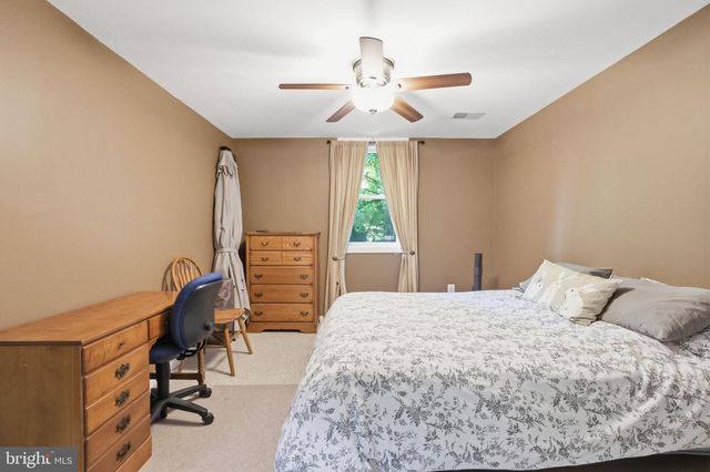 5767 BUSH HILL DR, Alexandria, VA 22310