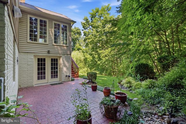 5767 BUSH HILL DR, Alexandria, VA 22310