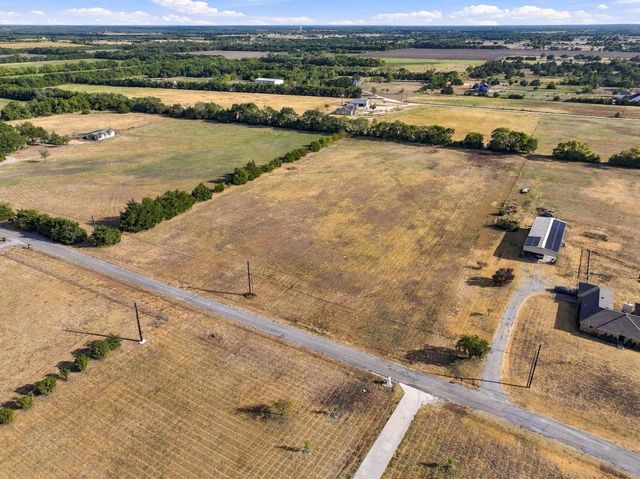 177 Country Place Lane, Van Alstyne, TX 75495