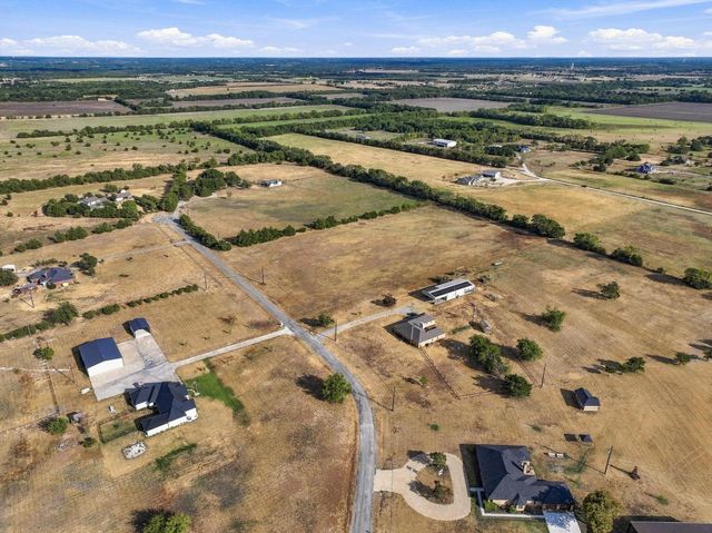 177 Country Place Lane, Van Alstyne, TX 75495