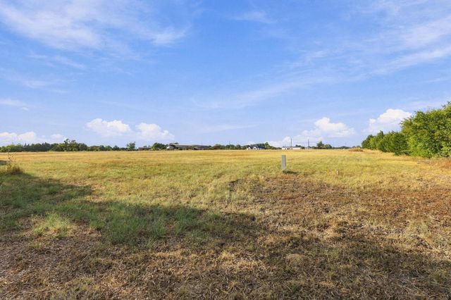 177 Country Place Lane, Van Alstyne, TX 75495