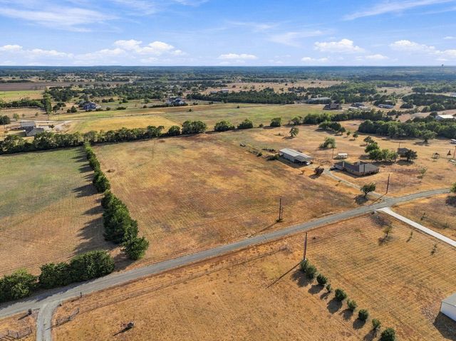177 Country Place Lane, Van Alstyne, TX 75495