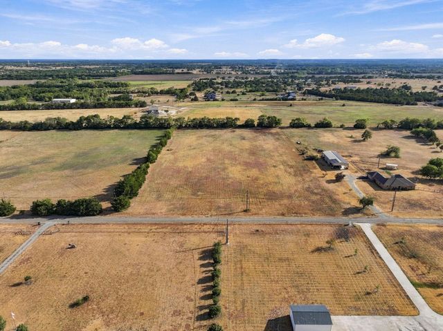 177 Country Place Lane, Van Alstyne, TX 75495
