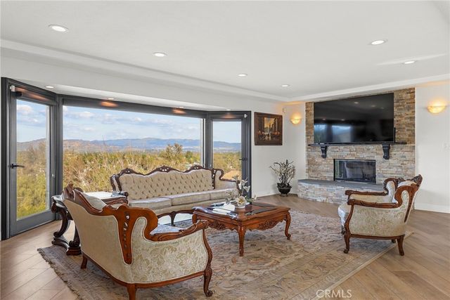 5164 N Faris Lane, Woodland Hills, CA 91364