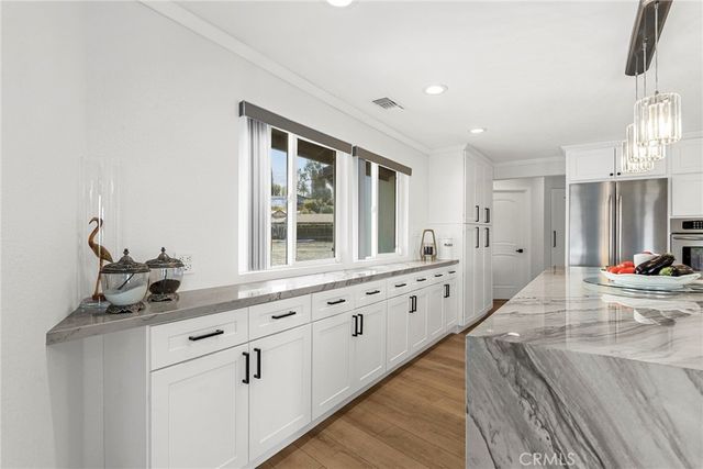 5164 N Faris Lane, Woodland Hills, CA 91364