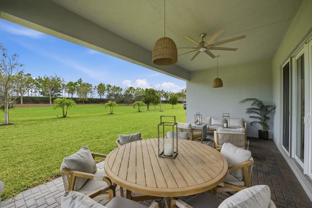 732 Hookline Circle, Loxahatchee, FL 33470