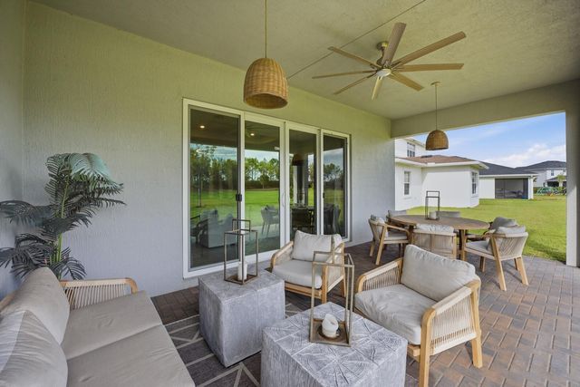 732 Hookline Circle, Loxahatchee, FL 33470