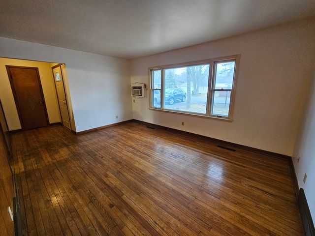 4804 Willow Lane, Mchenry, IL 60050