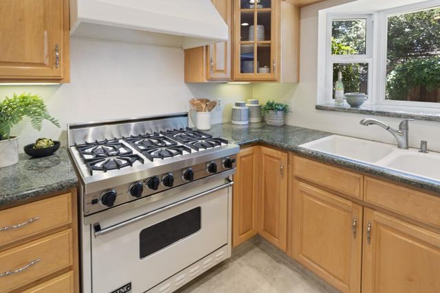 1128 Hawthorne Drive, San Mateo, CA 94402